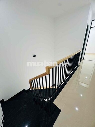 bán nhà 2 tầng mới 100%  mặt tiền đường Việt Bắc cách biển chỉ tầm 40