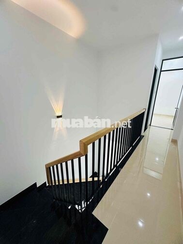 bán nhà 2 tầng mới 100%  mặt tiền đường Việt Bắc cách biển chỉ tầm 40
