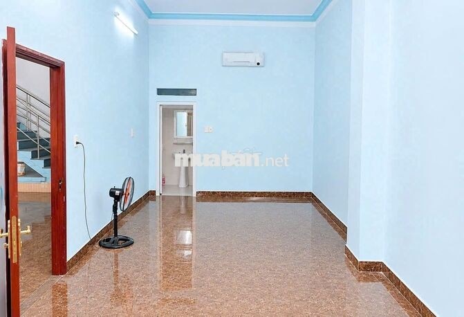 Cho thuê mặt bằng ngay mặt tiền QL1A- VỊ TRÍ ĐẸP VÀO KINH DOANH NGAY
