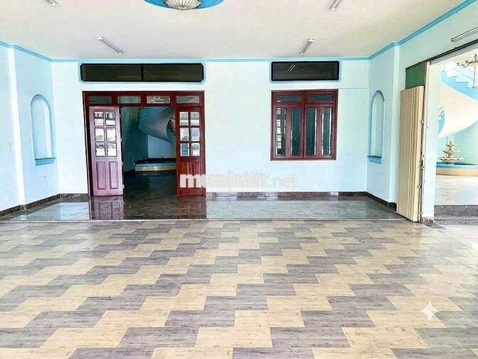 Cho thuê mặt bằng ngay mặt tiền QL1A- VỊ TRÍ ĐẸP VÀO KINH DOANH NGAY