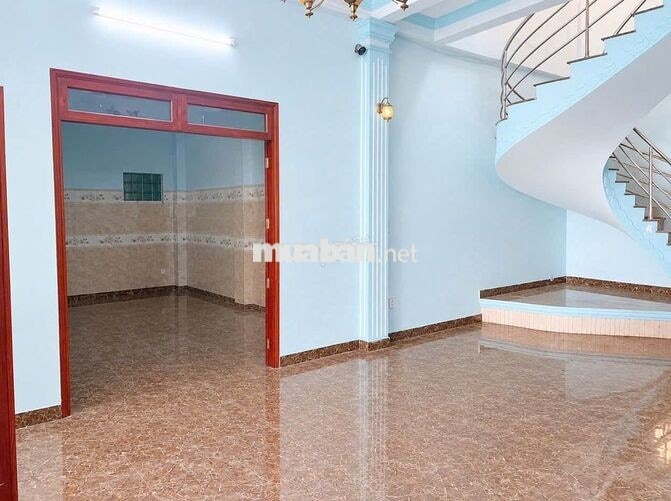 Cho thuê mặt bằng ngay mặt tiền QL1A- VỊ TRÍ ĐẸP VÀO KINH DOANH NGAY