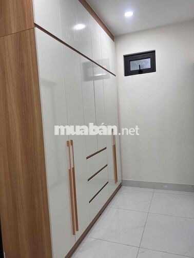 CHO THUÊ NHÀ PHỐ FULL NỘI THẤT CÓ THANG MÁY TRUNG TÂM THÀNH PHỐ MỚI