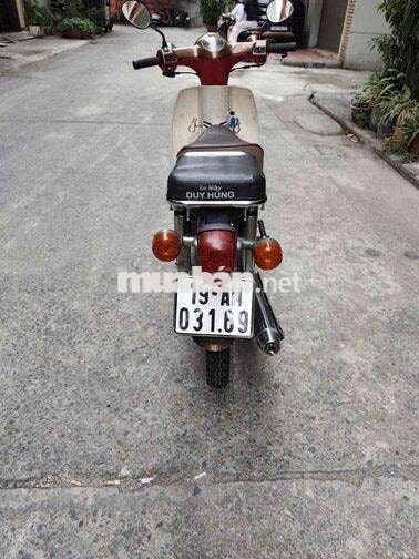 Honda Cub 50cc màu Đỏ trắng