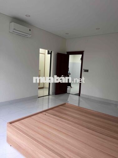 CHO THUÊ NHÀ PHỐ FULL NỘI THẤT CÓ THANG MÁY TRUNG TÂM THÀNH PHỐ MỚI