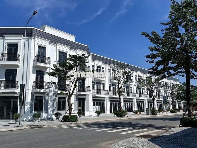 Bán nhà phố bằng giá căn hộ. 5x22 3 lầu view sông, công viên 5 tỷ full