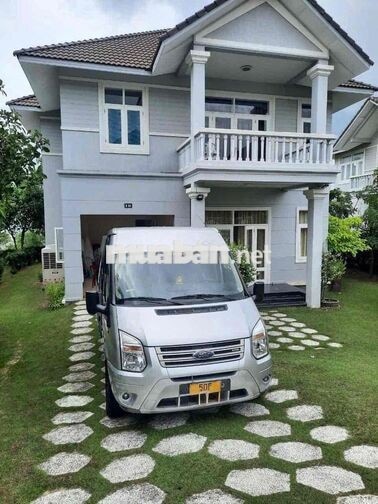 Ford Transit 2021 16 chỗ Bạc