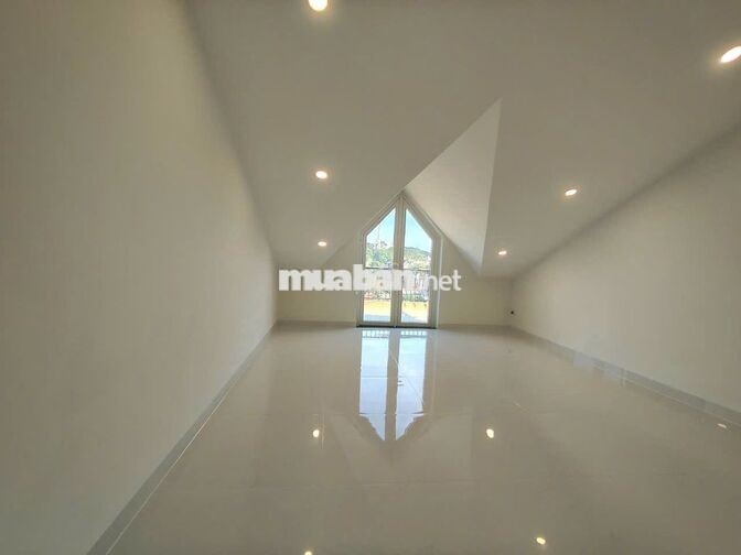 CHO THUÊ NHÀ MỚI XÂY MẶT TIỀN VIEW THÀNH PHỐ 5PN ĐÀ LẠT 22TR