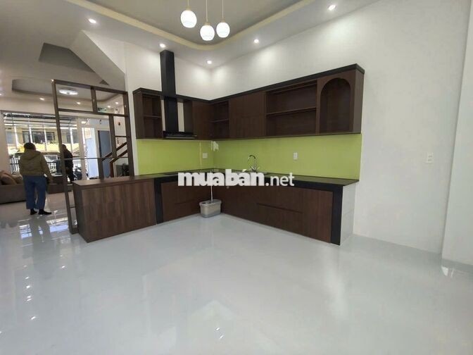 CHO THUÊ NHÀ MỚI XÂY MẶT TIỀN VIEW THÀNH PHỐ 5PN ĐÀ LẠT 22TR