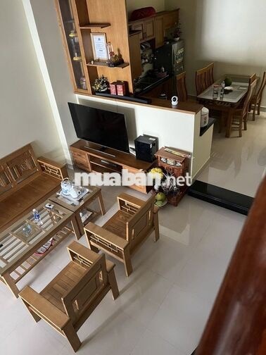 Cho thuê nhà 2 tầng cách đường Nguyễn Thị Minh Khai 135m