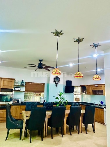 biệt thự ,gần biển, 300m2 sàn, 3 tầng 1 hầm, full nội thất pccc