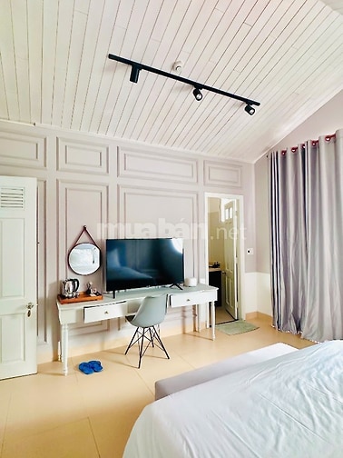 biệt thự ,gần biển, 300m2 sàn, 3 tầng 1 hầm, full nội thất pccc