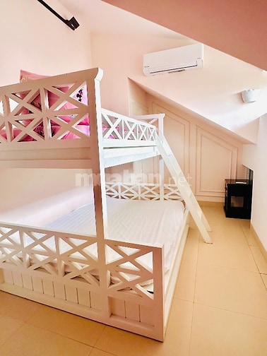 biệt thự ,gần biển, 300m2 sàn, 3 tầng 1 hầm, full nội thất pccc