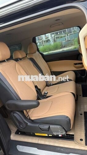 Kia Carnival  2022 màu đen - 800tr