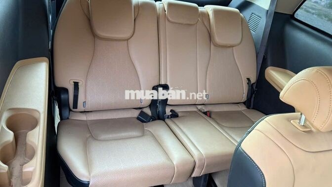 Kia Carnival  2022 màu đen - 800tr