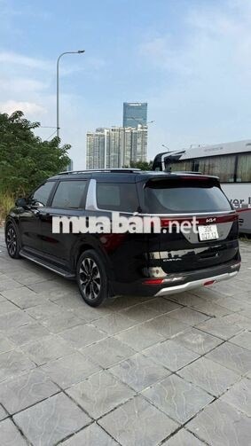 Kia Carnival  2022 màu đen - 800tr
