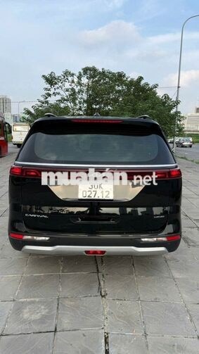 Kia Carnival  2022 màu đen - 800tr