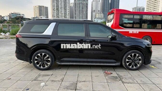 Kia Carnival  2022 màu đen - 800tr