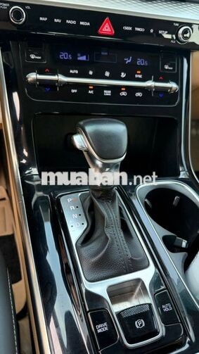 Kia Carnival  2022 màu đen - 800tr