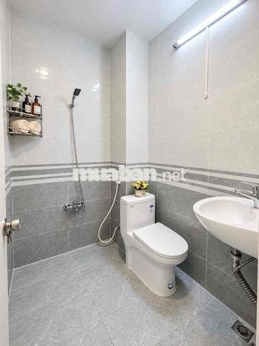 Căn Hộ thang máy ban công mới kengg , Cuối Dương Bá Trạc gần q1 q5