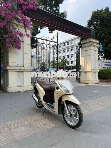 Honda Vision 2018 Smartkey màu kem
