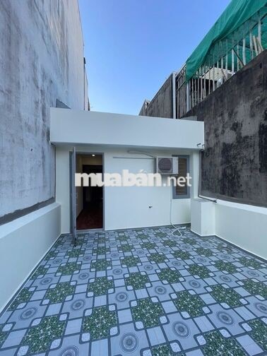 Nhà nguyên căn ngay cổng DH Văn Lang 4x18m 3 tầng