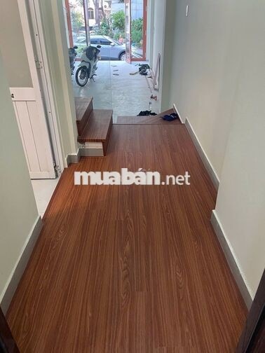 Nhà nguyên căn ngay cổng DH Văn Lang 4x18m 3 tầng