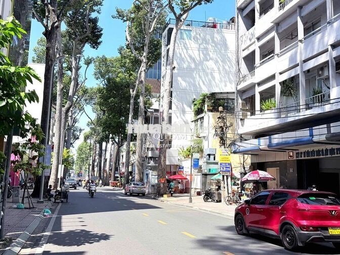 NGANG 6M CHO THUÊ MẶT TIỀN TRẦN QUANG KHẢI QUẬN 1