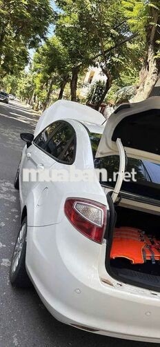 Ford Fiesta 2011 Tự động Trắng