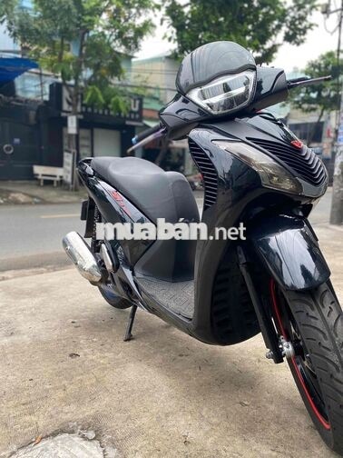 Honda SH 150 màu Đen lên full áo mâm ý