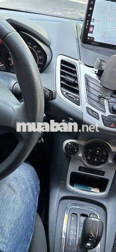 Ford Fiesta 2011 Tự động Trắng