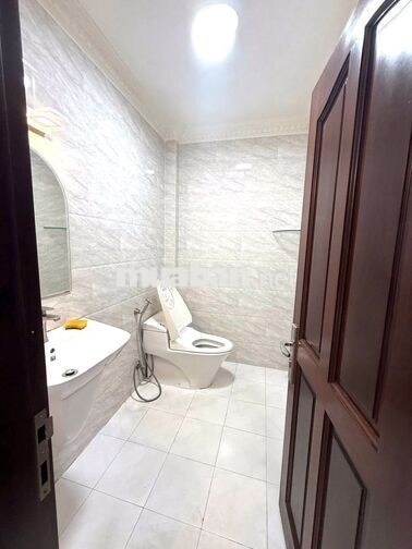 Nhà 3 tầng mới xây, đẹp lung linh, 4m x 22m, 3PN, 4WC, hẻm 12m Bà Hom