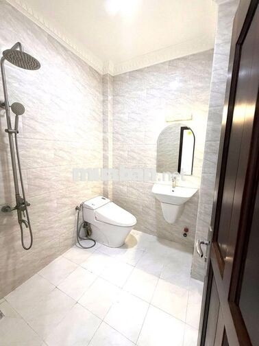 Nhà 3 tầng mới xây, đẹp lung linh, 4m x 22m, 3PN, 4WC, hẻm 12m Bà Hom