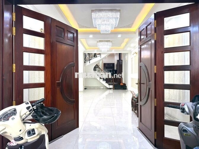 Nhà 3 tầng mới xây, đẹp lung linh, 4m x 22m, 3PN, 4WC, hẻm 12m Bà Hom