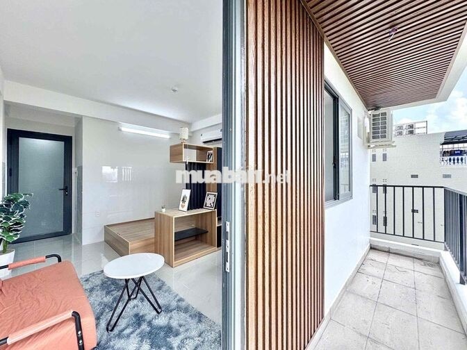 STUDIO NẰM NGAY DƯỚI CHÂN CẦU SẮT