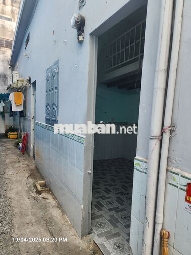 Phòng trọ mới, trống, dọn vào ngay 25 m2, gần Vincom Nguyễn Xí