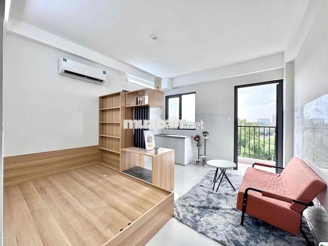 STUDIO NẰM NGAY DƯỚI CHÂN CẦU SẮT