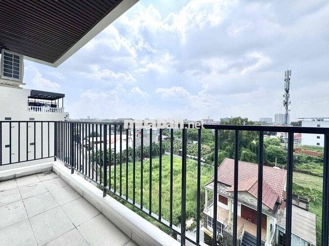 STUDIO NẰM NGAY DƯỚI CHÂN CẦU SẮT