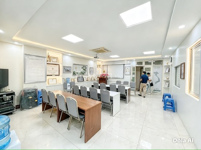 Cần bán Tòa nhà Hoàng Quốc Việt - 9 tầng - thang máy - 106m2 - 56 tỷ 