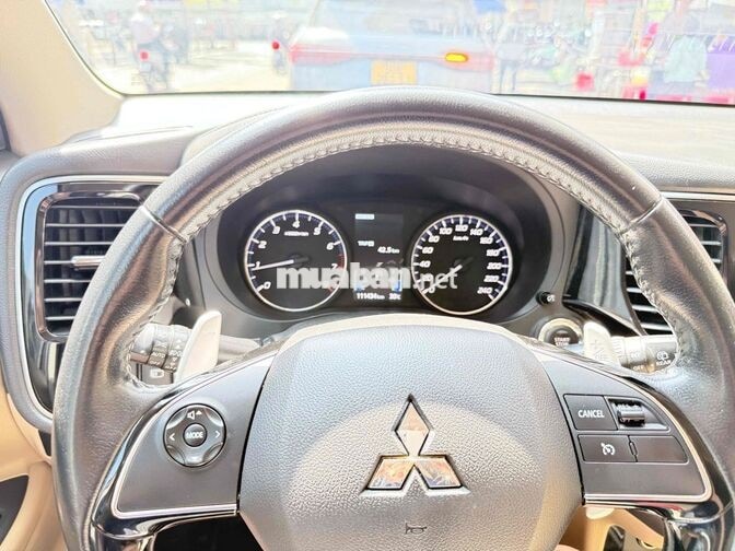 Mitsubishi Outlander 2017 7 chỗ 111000 km đỏ