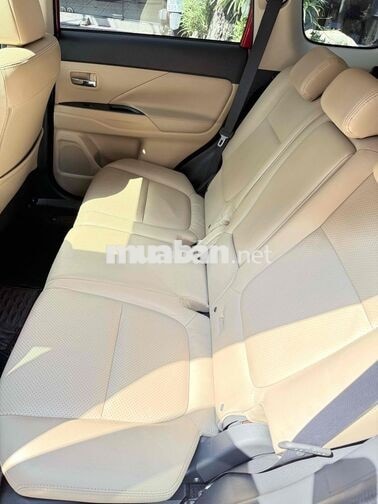 Mitsubishi Outlander 2017 7 chỗ 111000 km đỏ