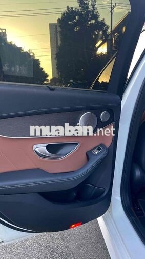 Mercedes-Benz C300 AMG 2021 Trắng