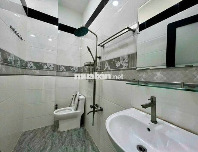 Cần cho thuê nhà HXH ngang 10m 28/6A Đường Lữ Gia P.15 Q.11 