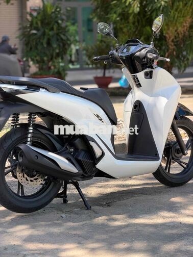 Honda SH 10/ 2026 màu trắng đen 400 km