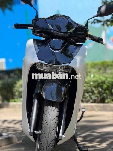 Honda SH 10/ 2026 màu trắng đen 400 km
