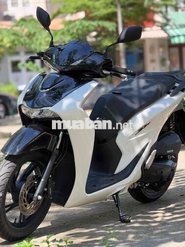 Honda SH 10/ 2026 màu trắng đen 400 km
