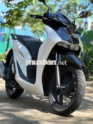 Honda SH 10/ 2026 màu trắng đen 400 km