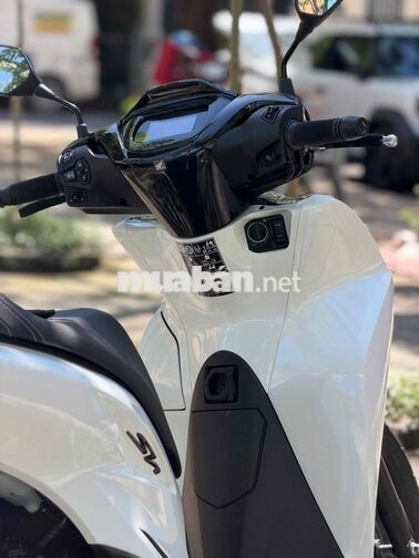 Honda SH 10/ 2026 màu trắng đen 400 km