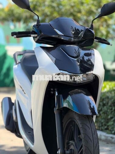 Honda SH 10/ 2026 màu trắng đen 400 km