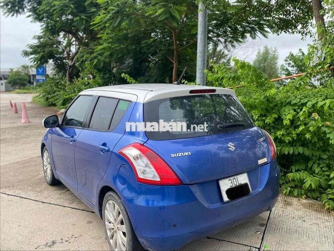 Suzuki Swift 5 chỗ Tự động Xanh trắng