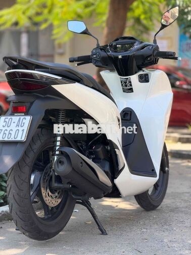 Honda SH 10/ 2026 màu trắng đen 400 km